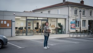 découvrez comment le désengagement a conduit à la suppression d'un quart des places de formation en nouvelle-aquitaine, impactant le chômage dans la région.